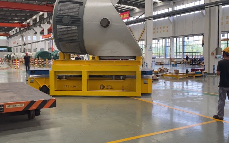 無軌電動(dòng)平車在工業(yè)中轉(zhuǎn)運(yùn)重型設(shè)備和工件的應(yīng)用